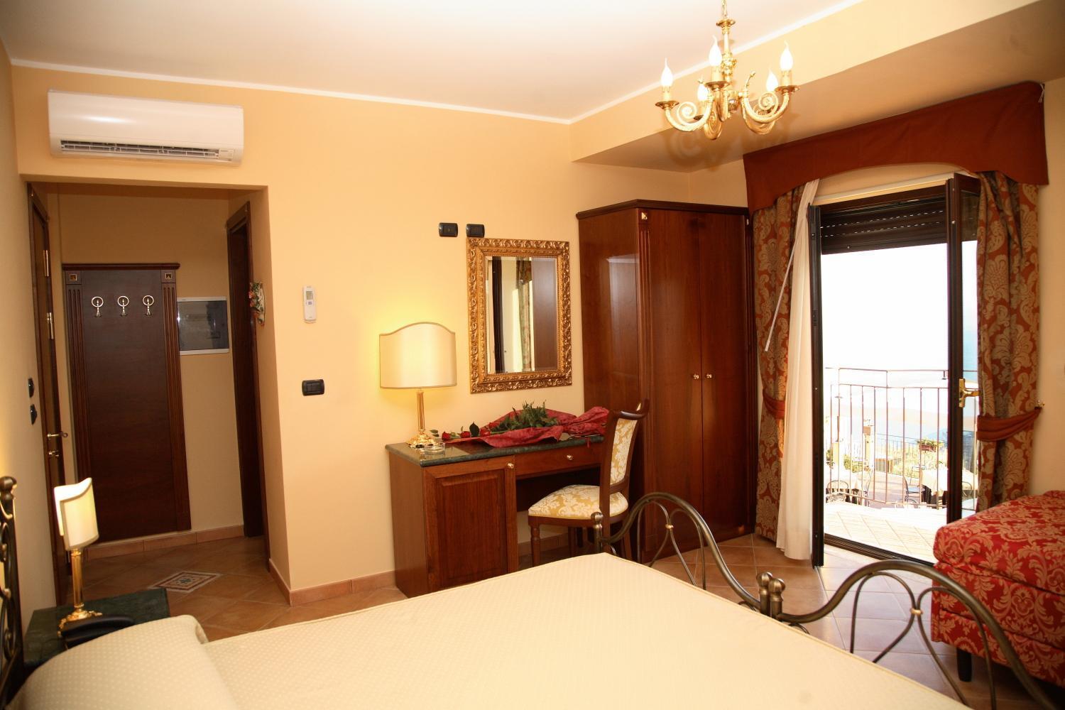 Agostiniana Hotel Santa Teresa Di Riva Eksteriør bilde